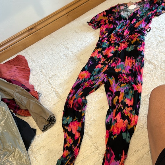 En Creme jump suit! Fun colors! Never worn! Very light! - Picture 1 of 4